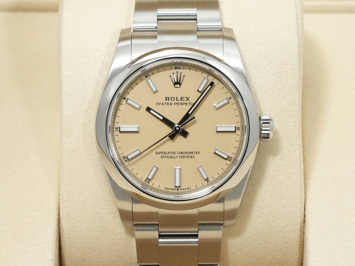 Rolex Oyster Perpetual 34 Ref. 124200 Stainless Steel Beige Dial Unused ngvp8von