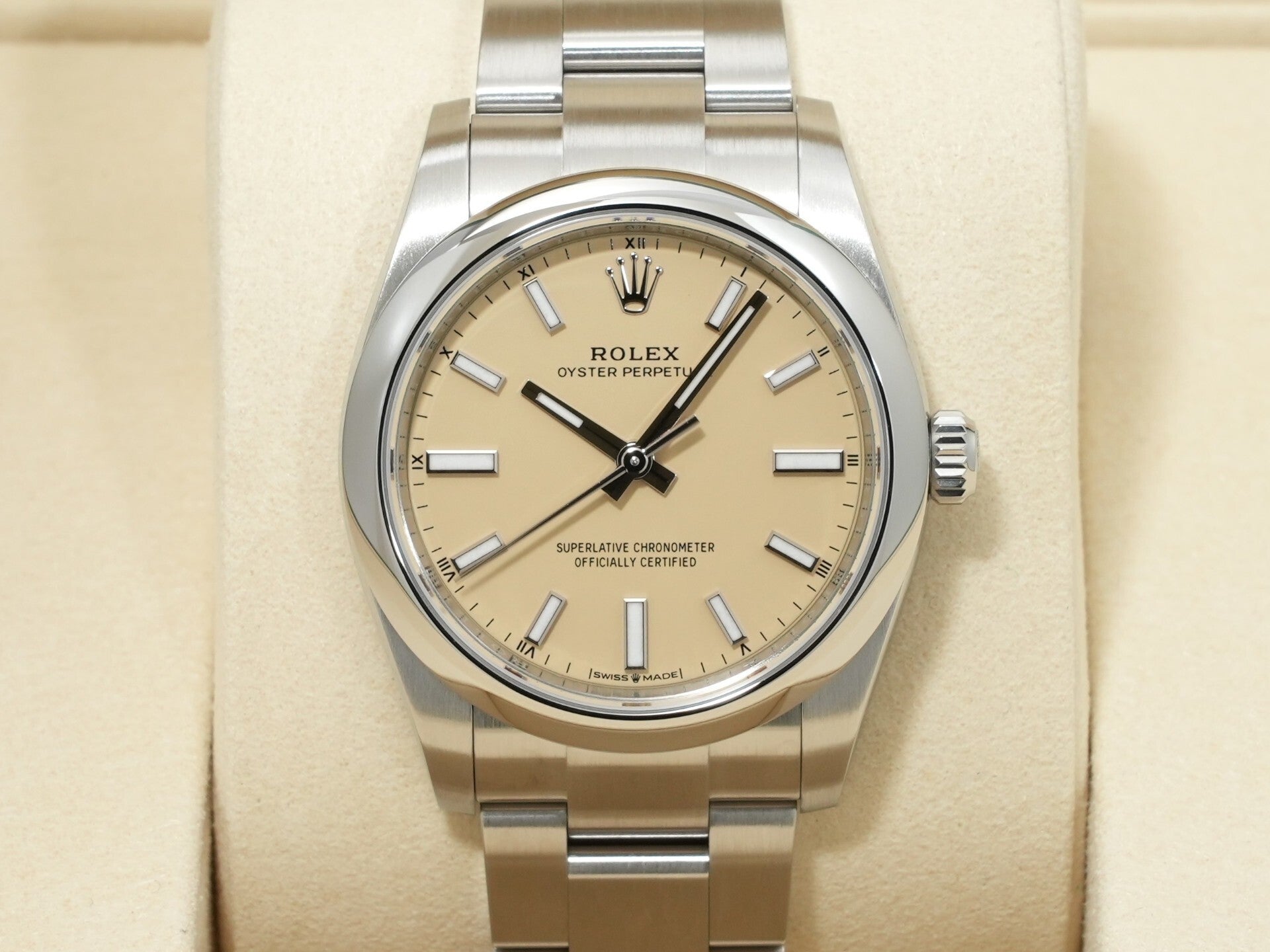 Rolex Oyster Perpetual 34 Ref. 124200 Stainless Steel Beige Dial Unused ngvp8von