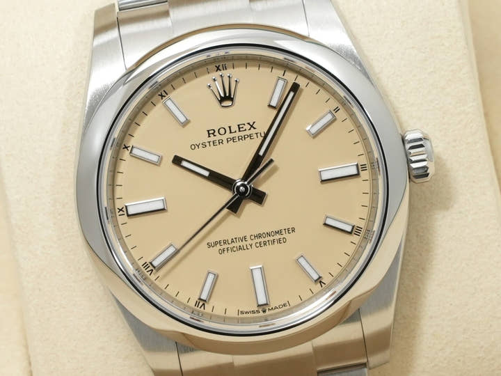 Rolex Oyster Perpetual 34 Ref. 124200 Stainless Steel Beige Dial Unused ngvp8von