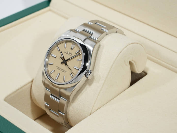 Rolex Oyster Perpetual 34 Ref. 124200 Stainless Steel Beige Dial Unused ngvp8von