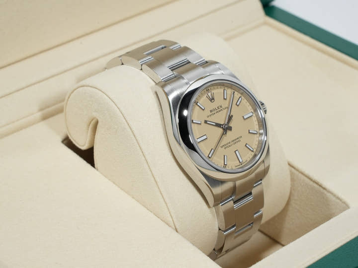 Rolex Oyster Perpetual 34 Ref. 124200 Stainless Steel Beige Dial Unused ngvp8von