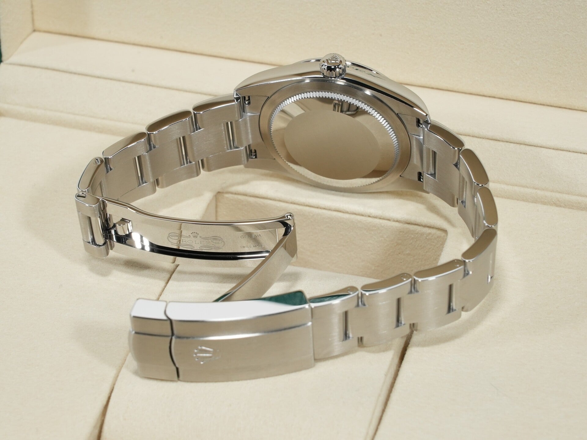 Rolex Oyster Perpetual 34 Ref. 124200 Stainless Steel Beige Dial Unused ngvp8von