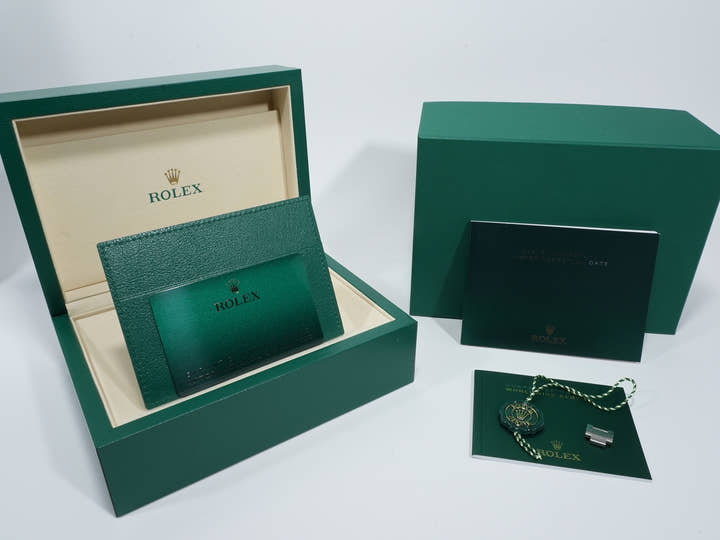 Rolex Oyster Perpetual 34 Ref. 124200 Stainless Steel Beige Dial Unused ngvp8von