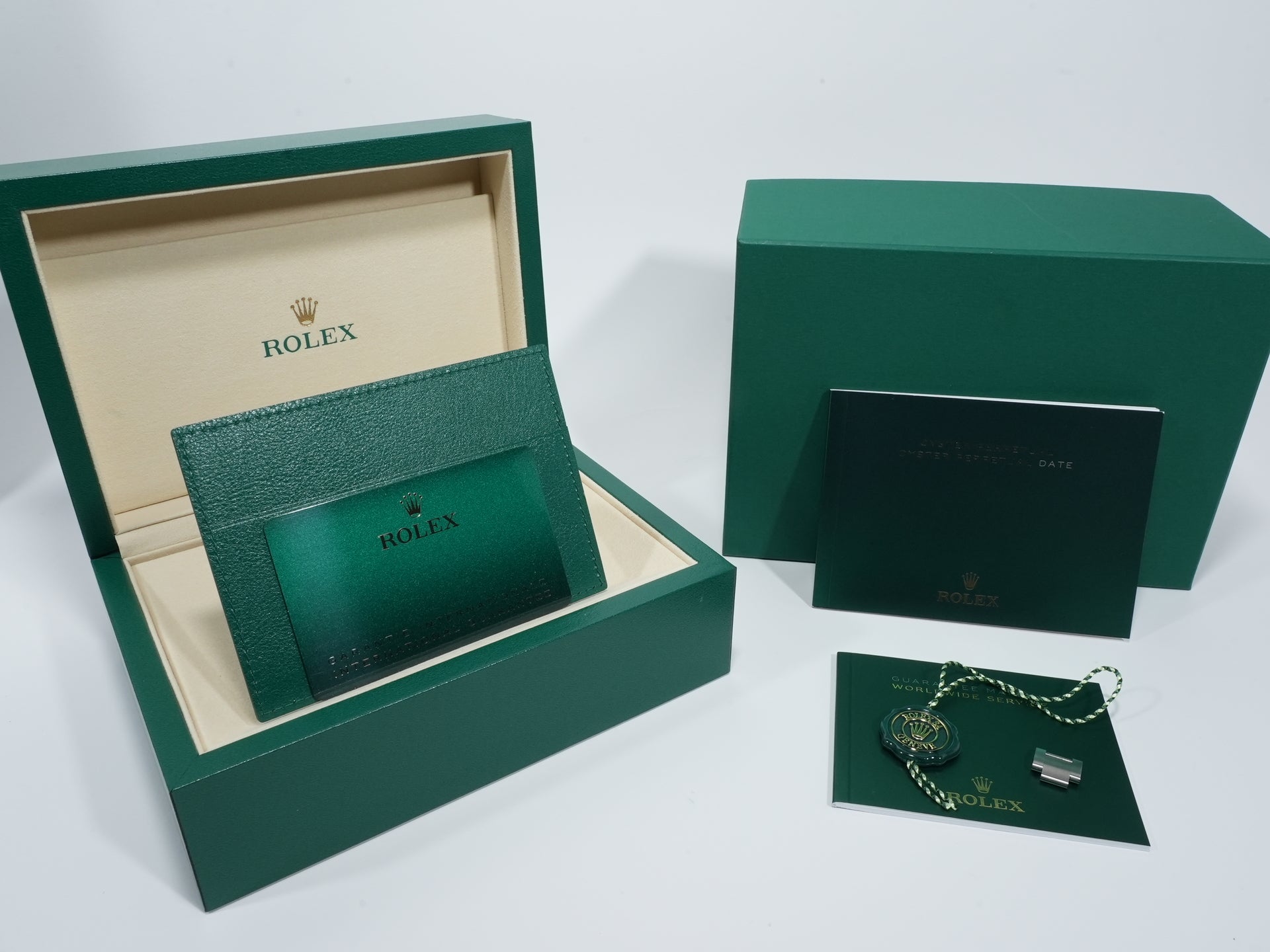 Rolex Oyster Perpetual 34 Ref. 124200 Stainless Steel Beige Dial Unused ngvp8von