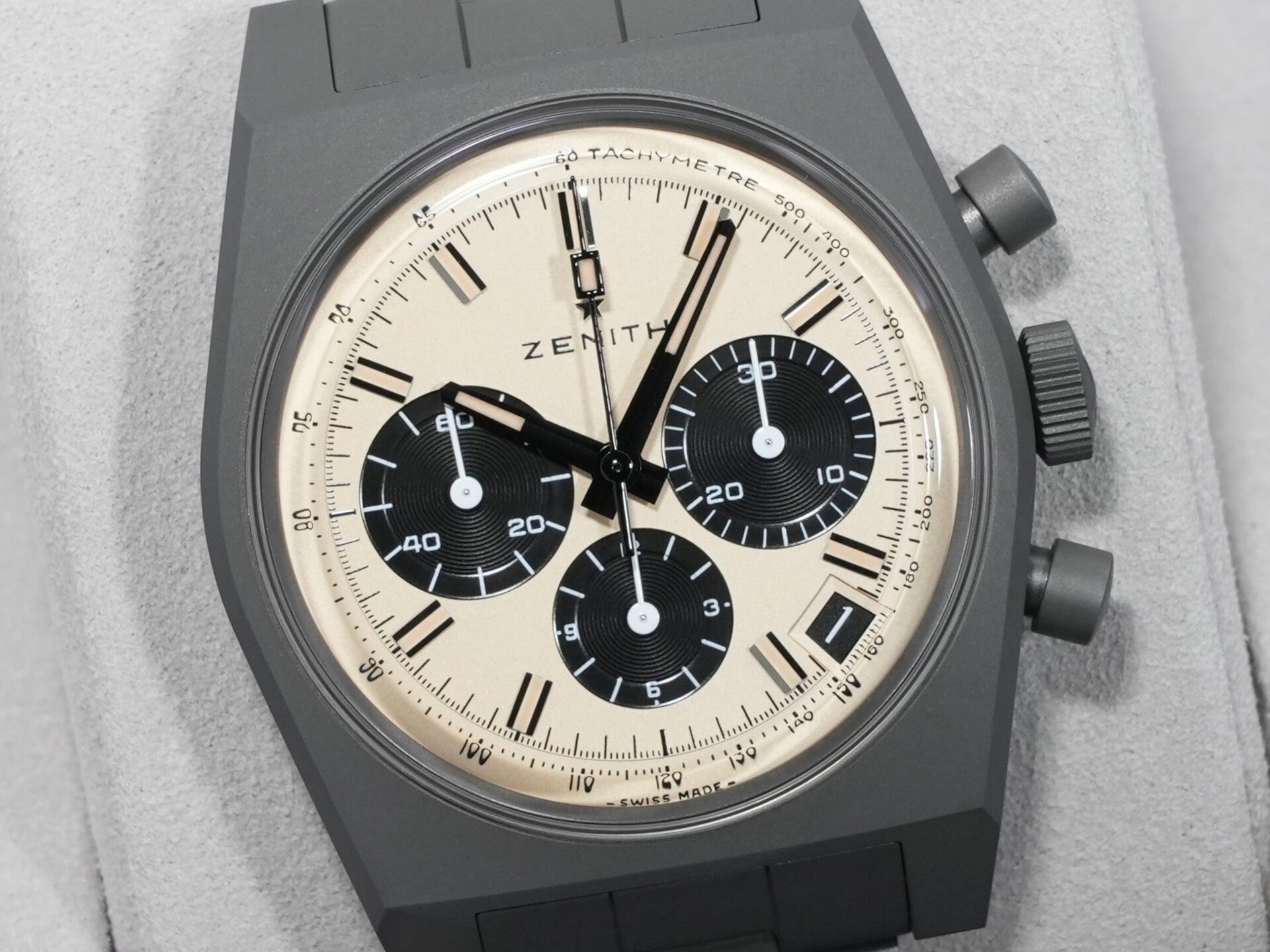 Zenith Chronomaster Revival Jigen Daisuke Edition Ref.97.L384.400/04.M384 Titanium Beige Dial Unused tp39pacf