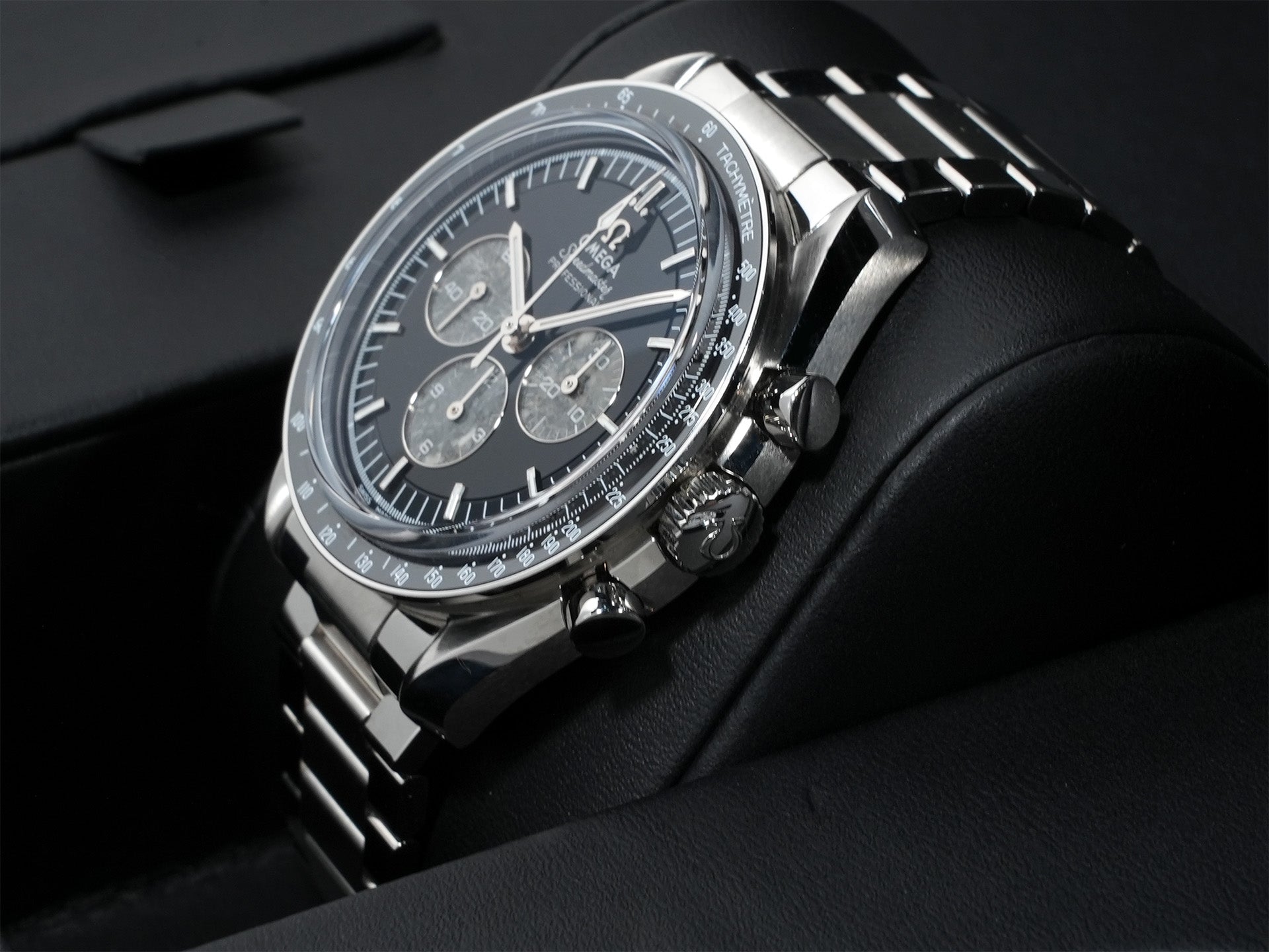 オメガ スピードマスター キャリバー321 プロフェッショナル クロノグラフ 42 MM Ref.311.93.42.30.99.001 プラチナ ブラック文字盤 美中古 ocpeekpi