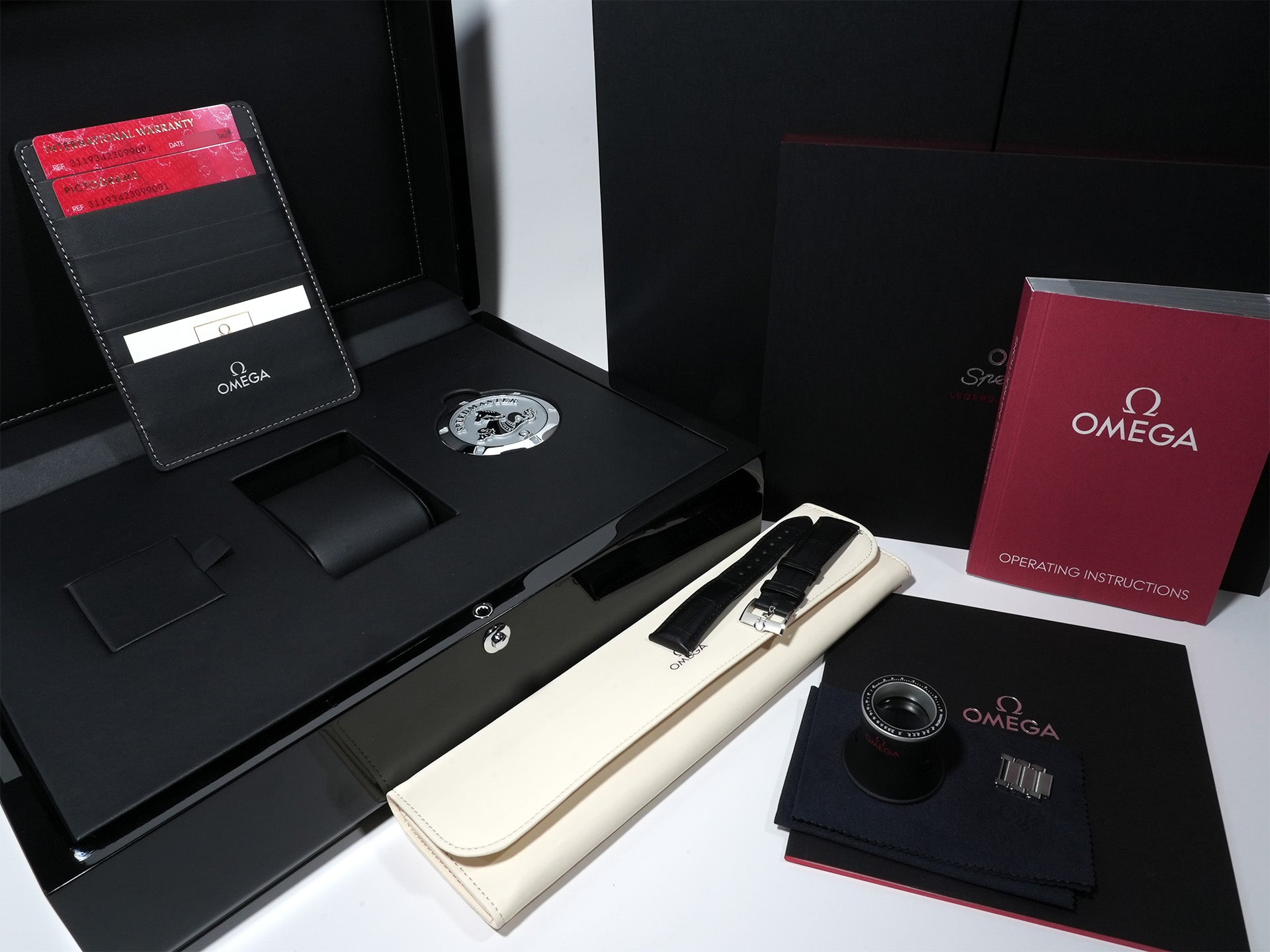 オメガ スピードマスター キャリバー321 プロフェッショナル クロノグラフ 42 MM Ref.311.93.42.30.99.001 プラチナ ブラック文字盤 美中古 ocpeekpi