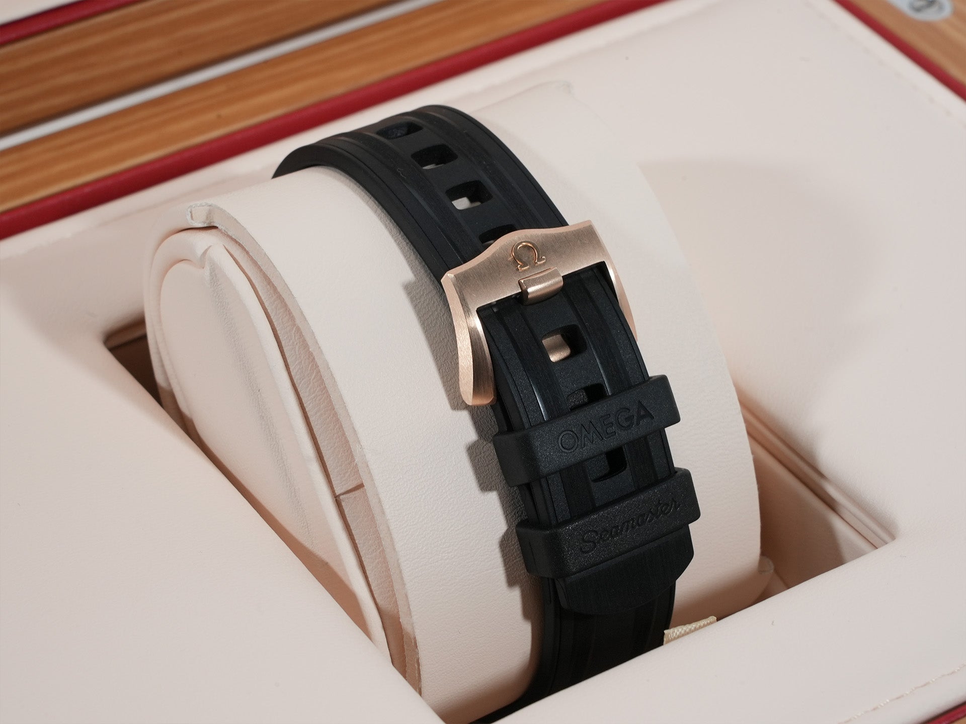 オメガ シーマスター ダイバー 300M Ref.210.92.42.20.01.003 ブロンズゴールド ブラック文字盤 未使用 6zfuniht