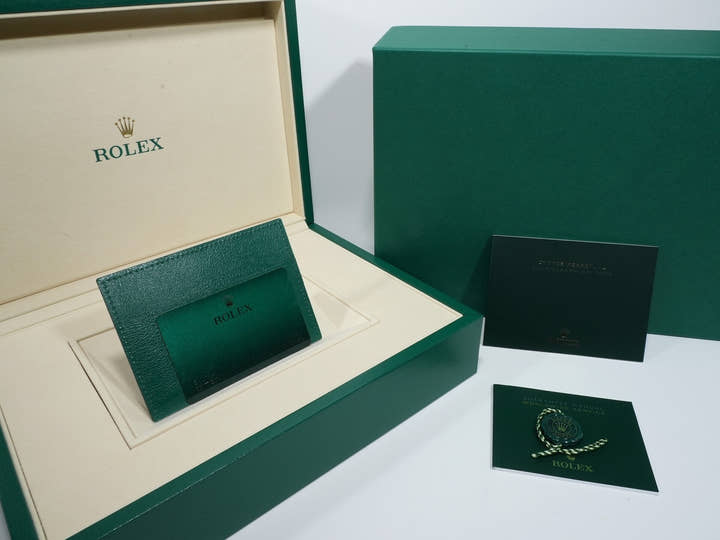 ロレックス デイトナ Ref.126506 プラチナ アイスブルー文字盤 未使用 qux5es78