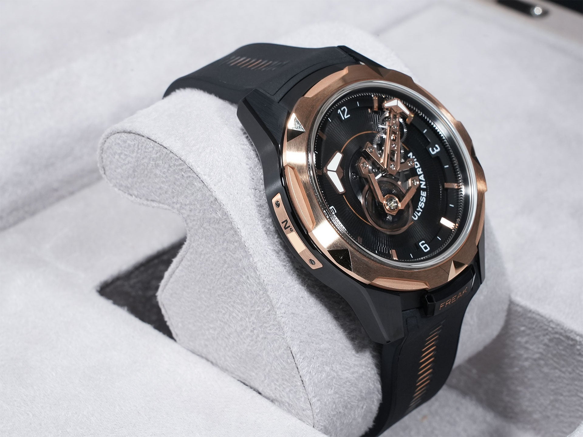 ユリスナルダン フリークワン Ref.2405-500-2A/3D チタンxローズゴールド スケルトン文字盤 美品 7ig7cvco