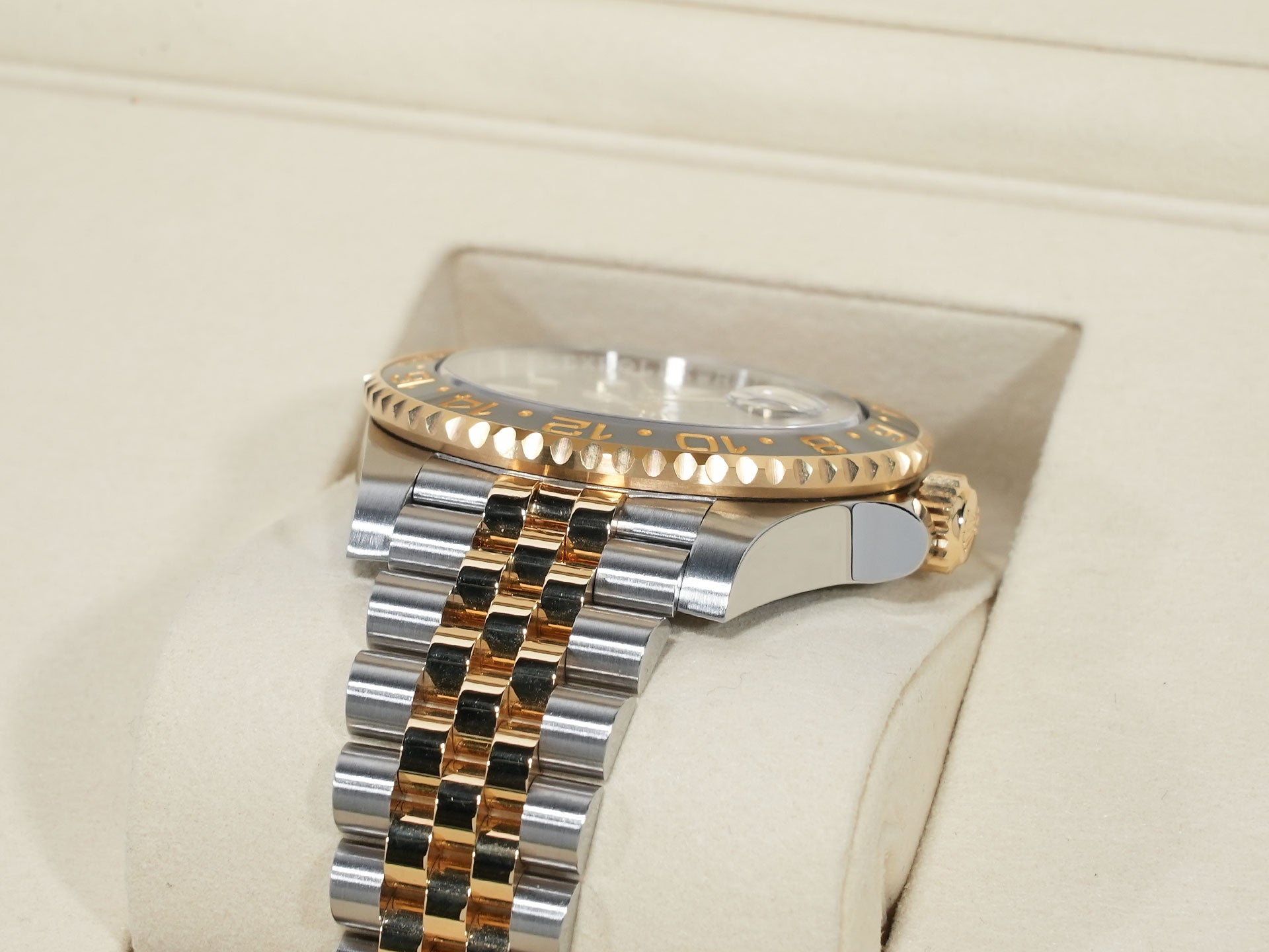 ロレックス GMTマスターII Ref.126713GRNR ステンレススチール/イエローゴールド ブラック文字盤 ジュビリーブレスレット 美中古 2dygxz8e