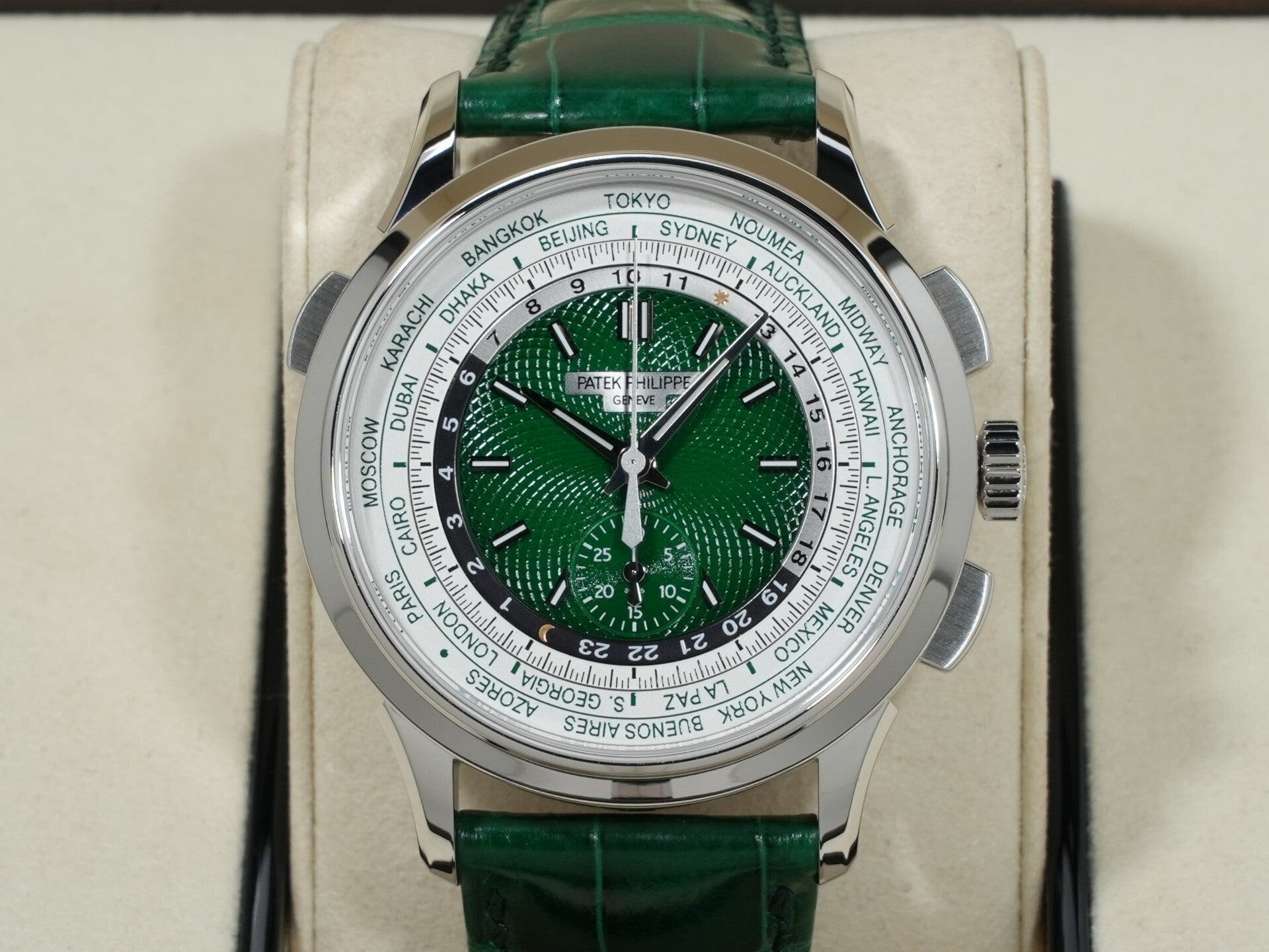 パテックフィリップ コンプリケーション ワールドタイム クロノグラフ Ref.5930P-001 プラチナ グリーン文字盤 未使用 fjkso7c4