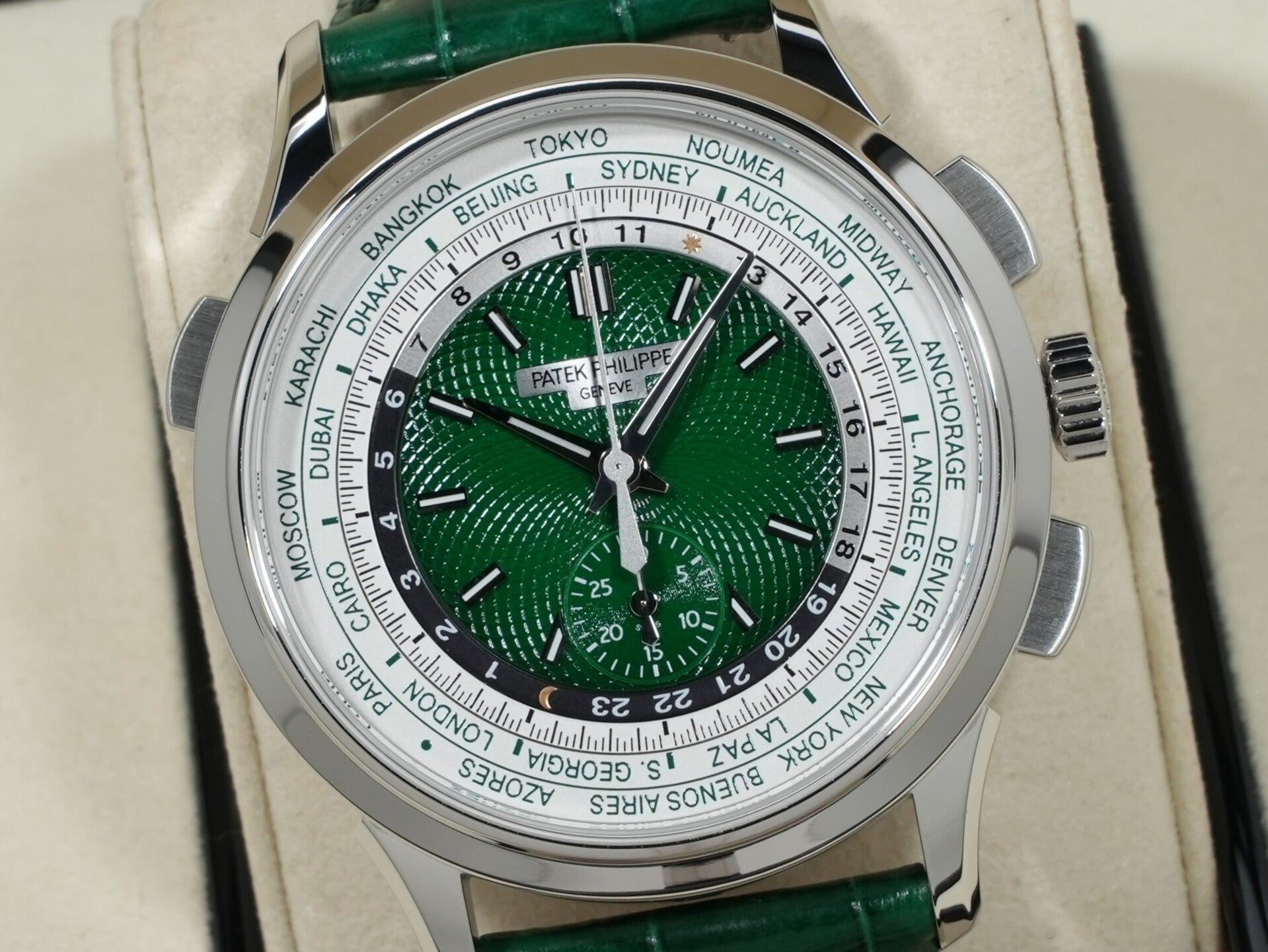 パテックフィリップ コンプリケーション ワールドタイム クロノグラフ Ref.5930P-001 プラチナ グリーン文字盤 未使用 fjkso7c4
