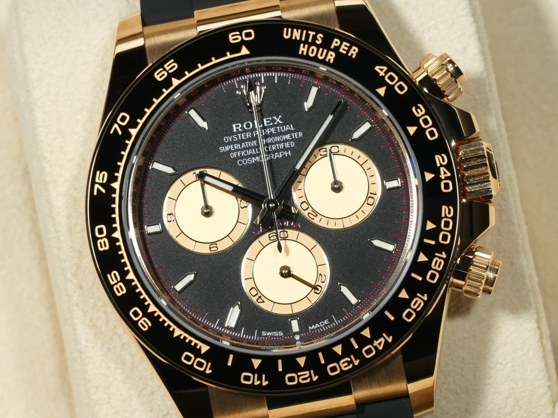 Rolex Daytona Ref. 126518LN Yellow Gold Black and Champagne Dial Unused 4g9r39i9