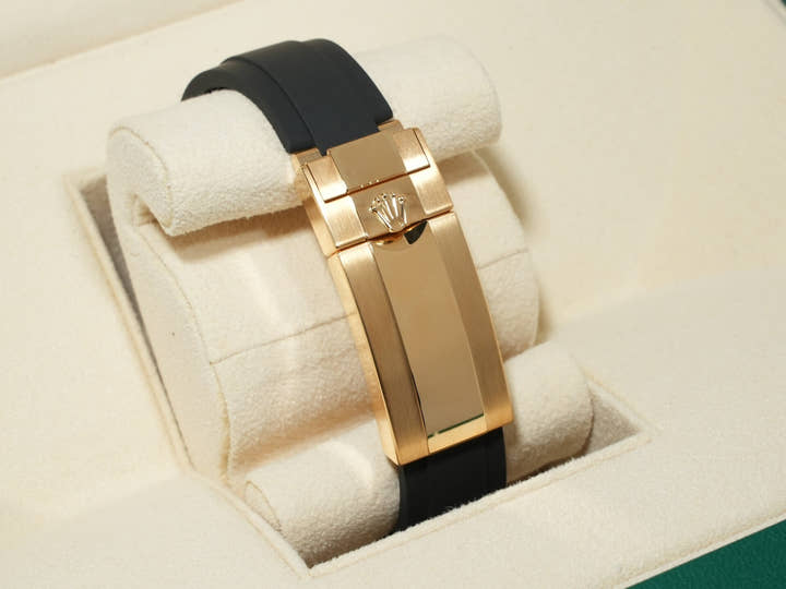 Rolex Daytona Ref. 126518LN Yellow Gold Black and Champagne Dial Unused 4g9r39i9