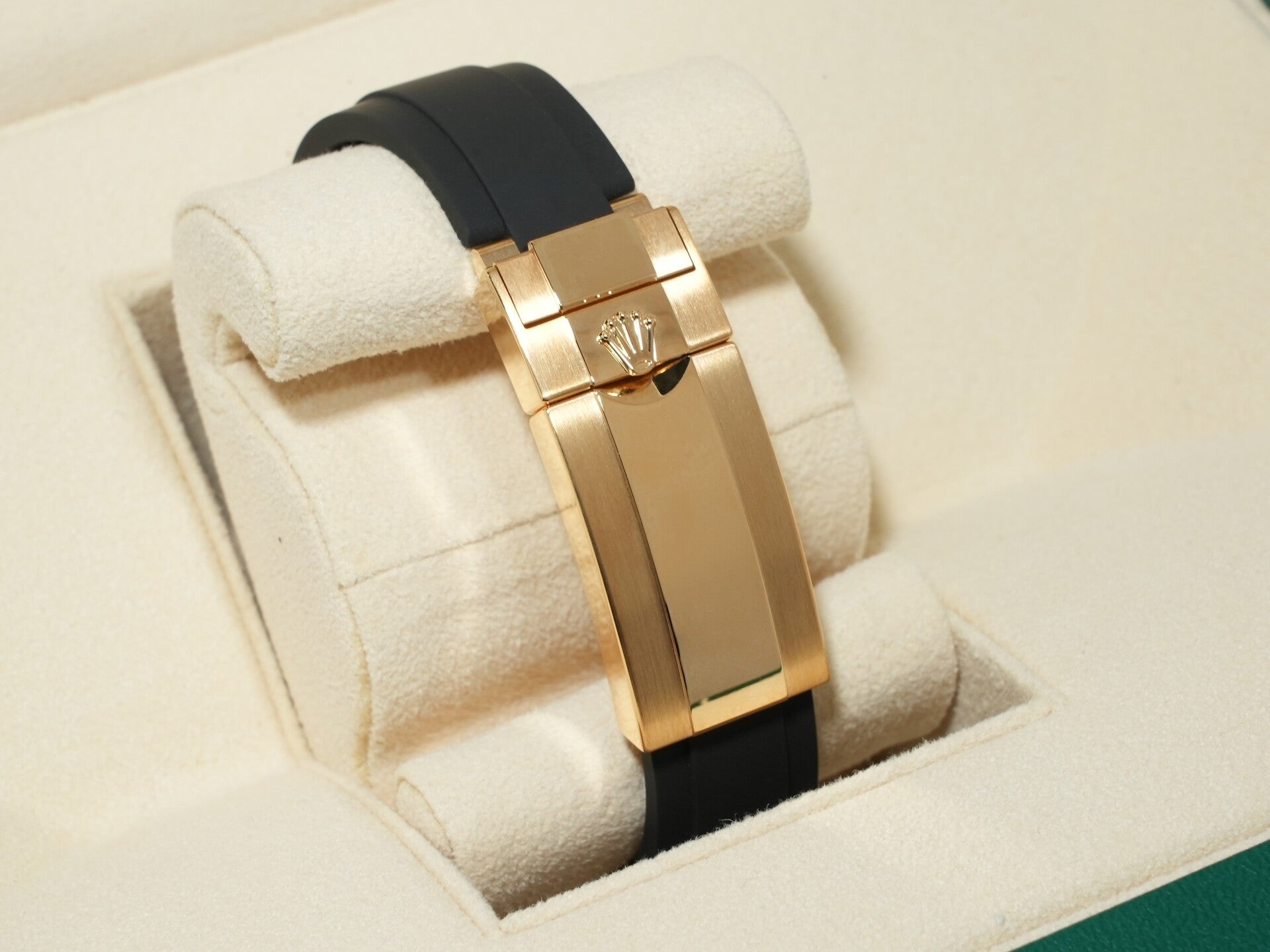 Rolex Daytona Ref. 126518LN Yellow Gold Black and Champagne Dial Unused 4g9r39i9