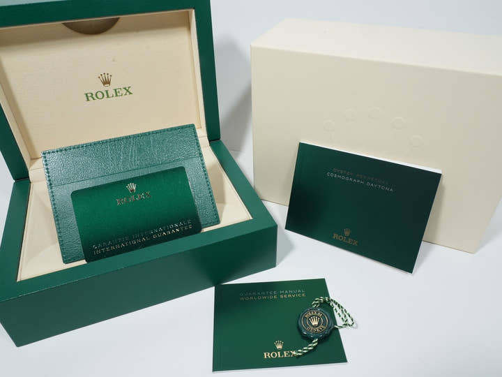 Rolex Daytona Ref. 126518LN Yellow Gold Black and Champagne Dial Unused 4g9r39i9