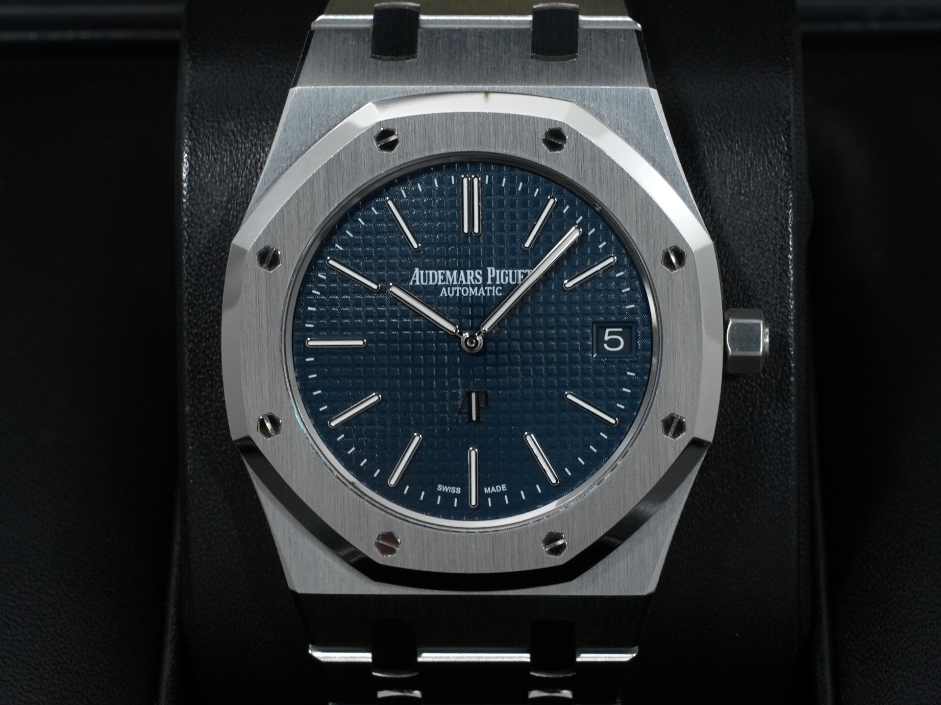 Audemars Piguet Royal Oak Jumbo Extra-Thin Ref. 15202ST.OO.1240ST.01 Stainless Steel Blue Dial Excellent Condition 4zs6ee7b