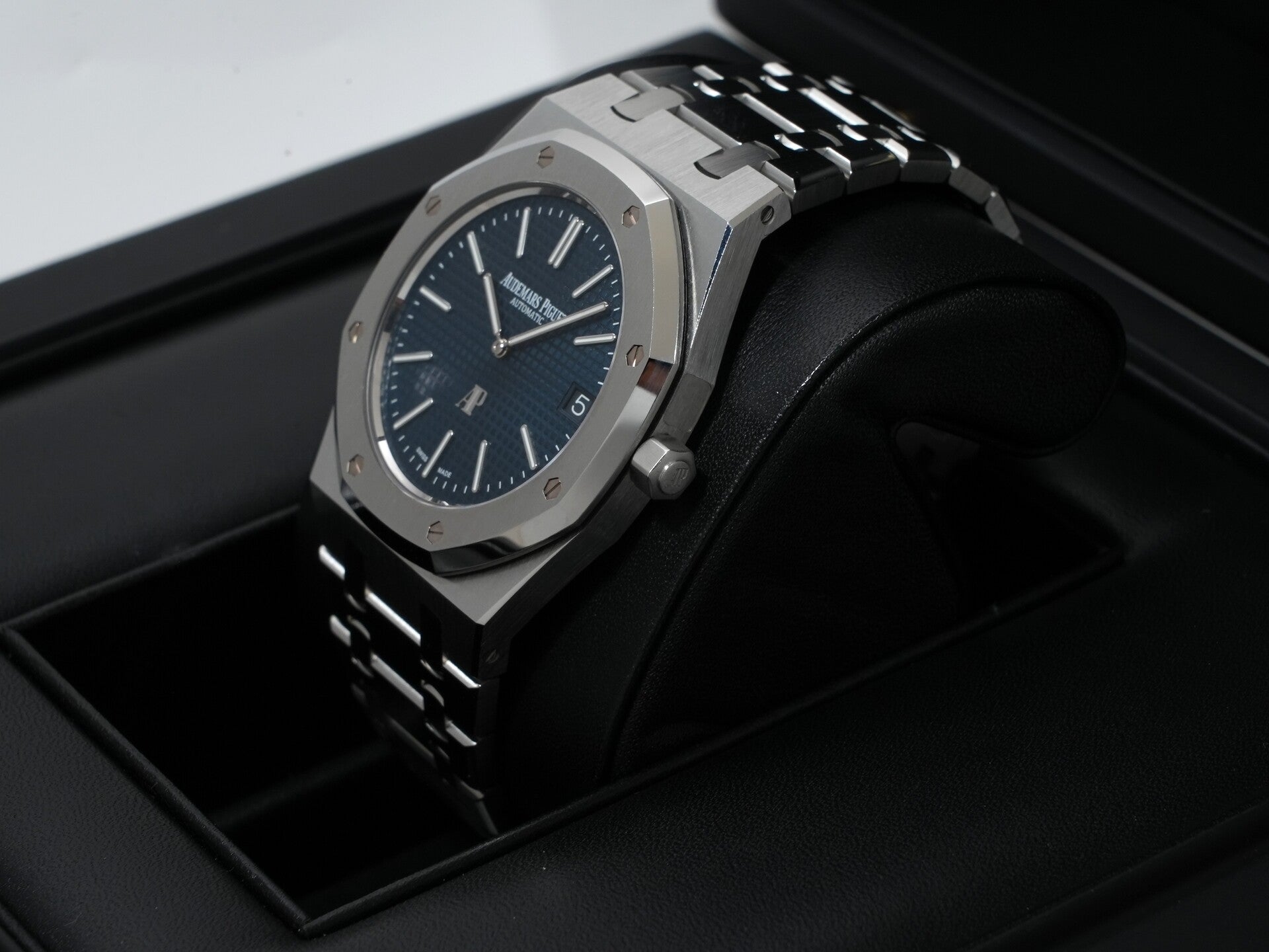 オーデマピゲ ロイヤルオーク ジャンボ エクストラ シン Ref.15202ST.OO.1240ST.01 ステンレススチール ブルー文字盤 美中古 4zs6ee7b