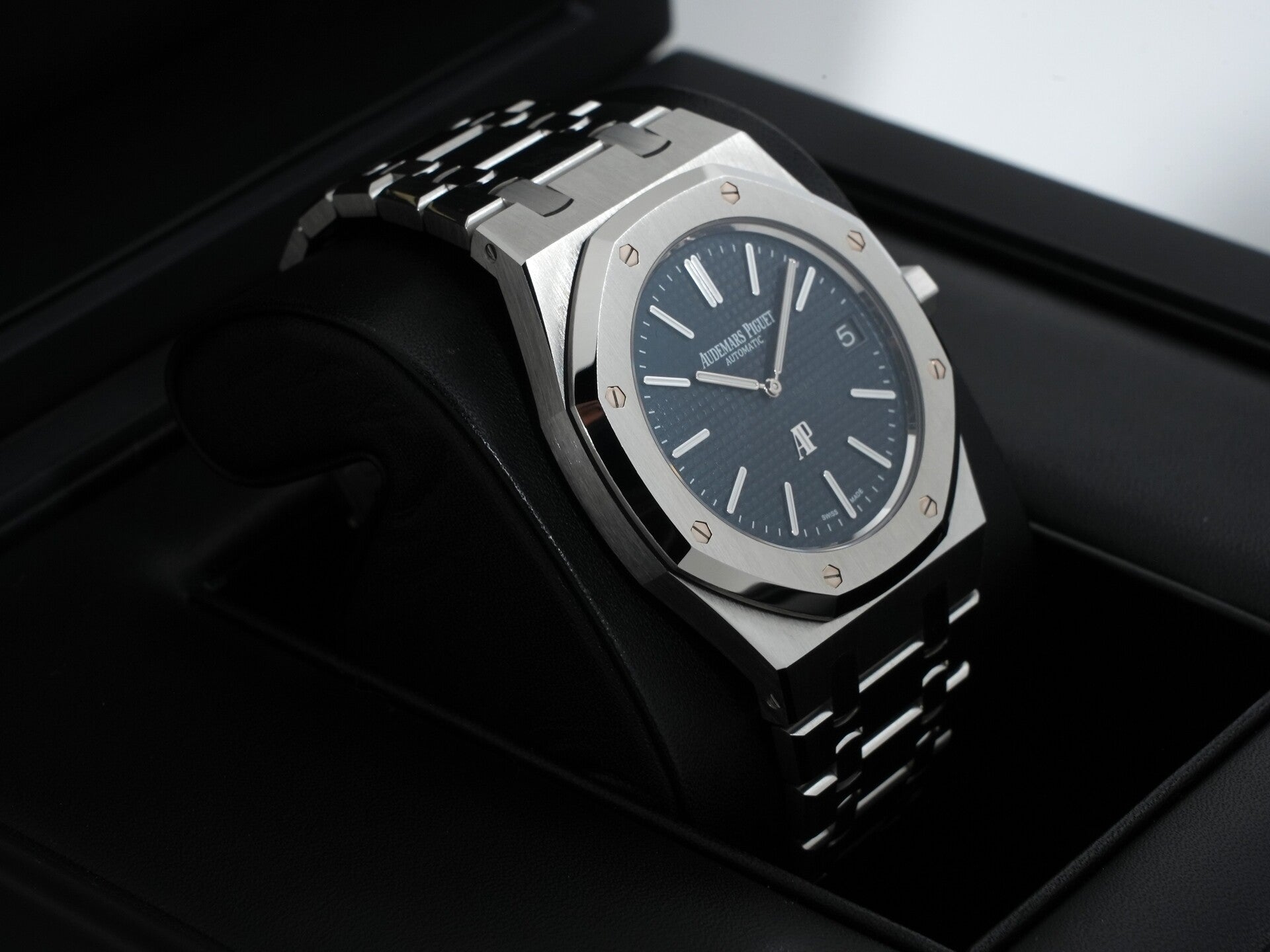 オーデマピゲ ロイヤルオーク ジャンボ エクストラ シン Ref.15202ST.OO.1240ST.01 ステンレススチール ブルー文字盤 美中古 4zs6ee7b