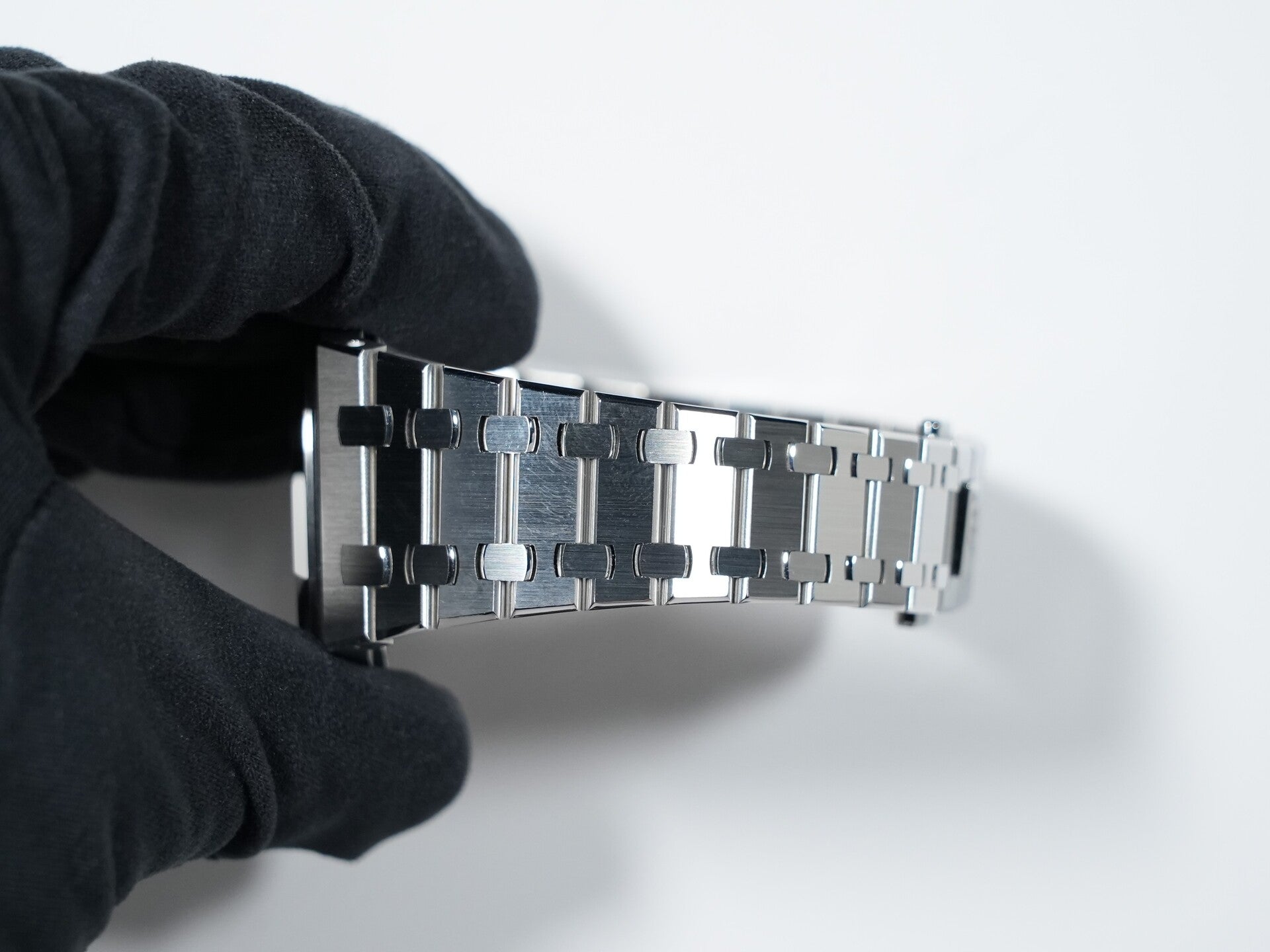 オーデマピゲ ロイヤルオーク ジャンボ エクストラ シン Ref.15202ST.OO.1240ST.01 ステンレススチール ブルー文字盤 美中古 4zs6ee7b