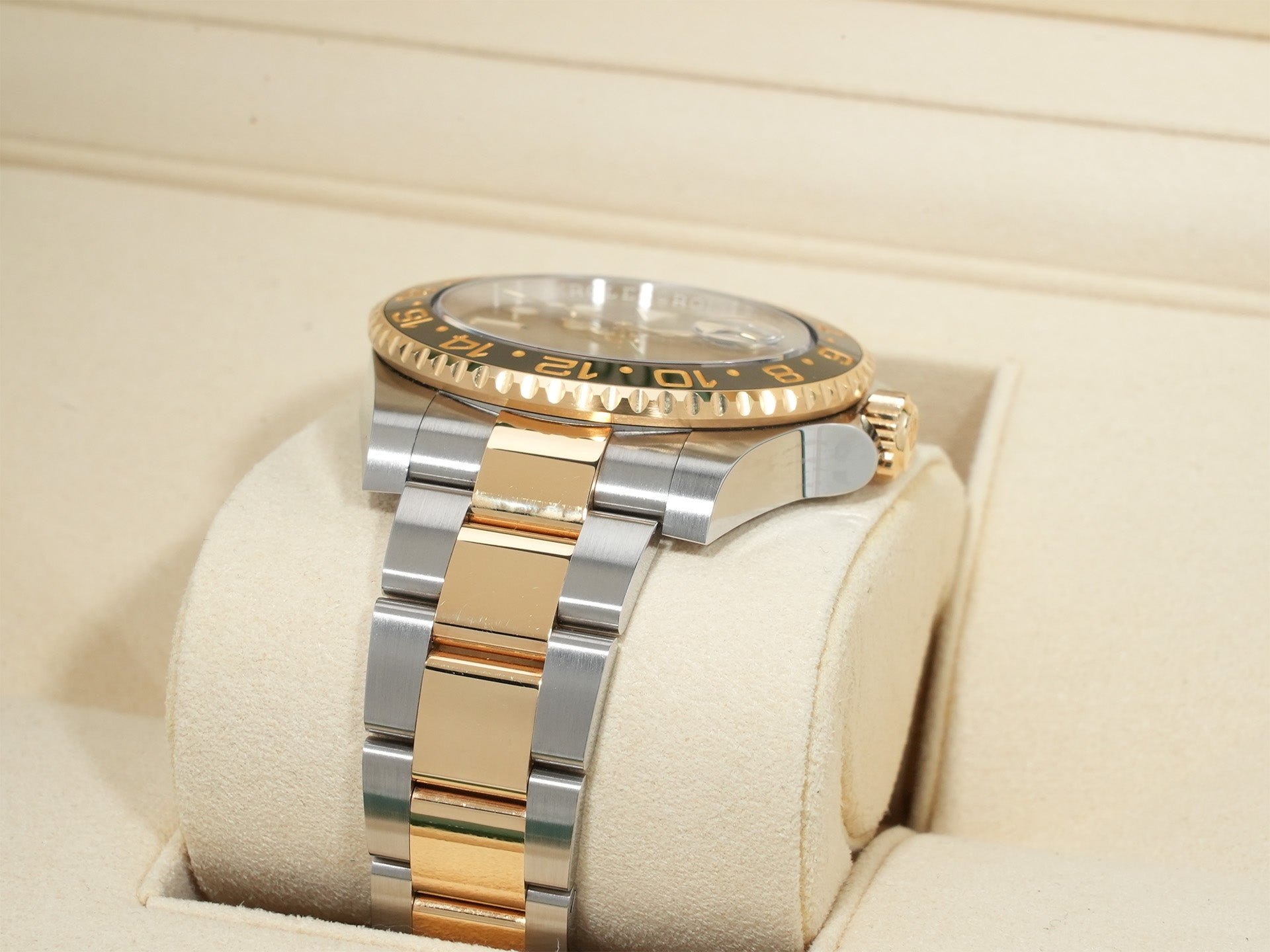 Rolex GMT-Master II Ref. 116713LN Stainless Steel/Yellow Gold Black Dial Oyster Bracelet Pre-owned jyv4owq4