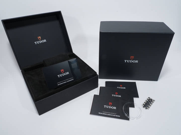 Tudor Black Bay Chrono Ref. 79360N Stainless Steel Pink Dial Excellent Condition 5htbhxcf