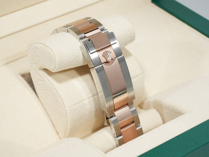 Rolex GMT-Master II Ref. 126711CHNR Stainless Steel/Everose Gold Black Dial Oyster Bracelet Unused ghncjrn9