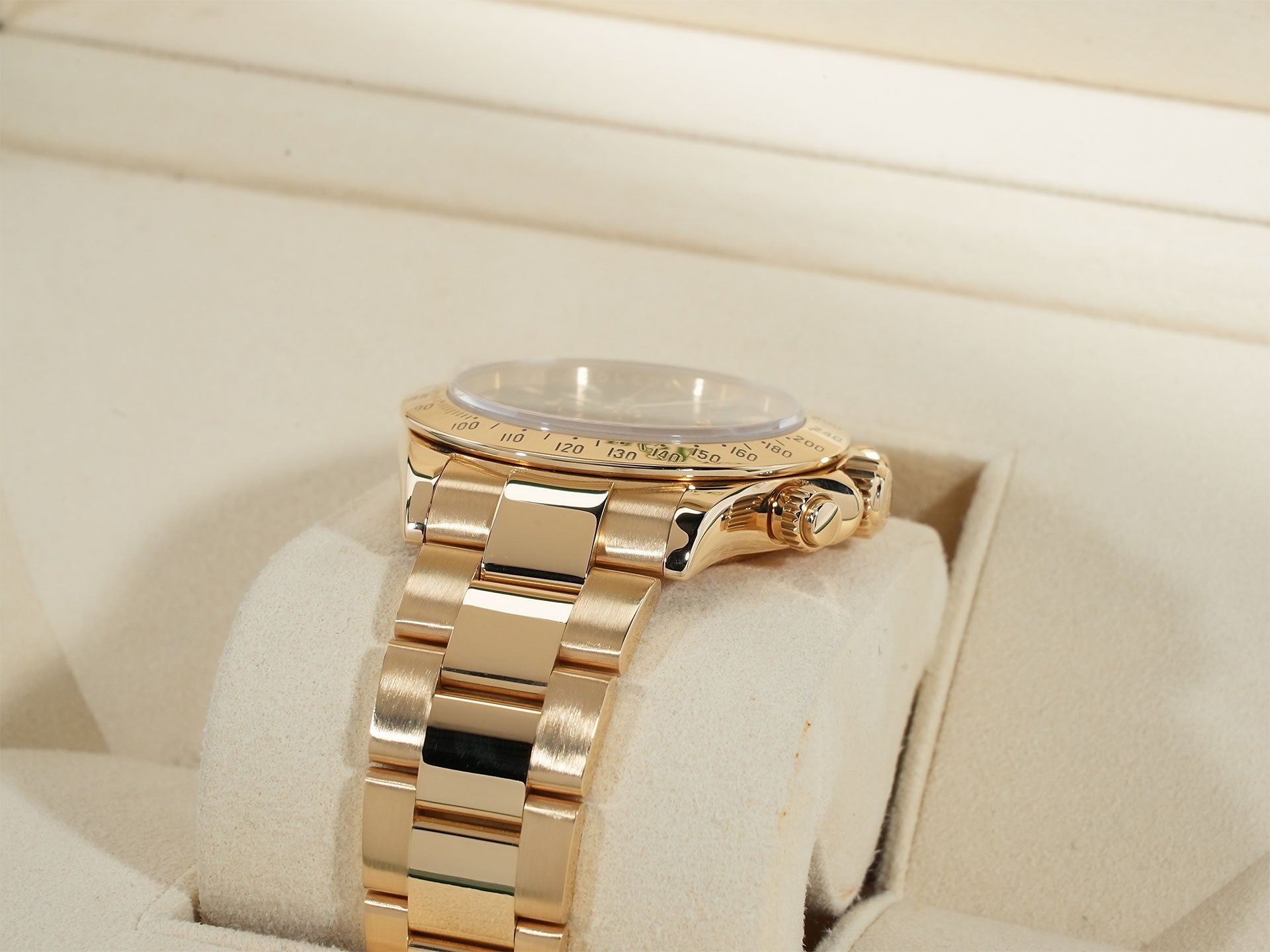 Rolex Daytona Ref. 116528 Yellow Gold with Black Dial, Excellent Condition, Pre-Owned (kvhtgf8k)