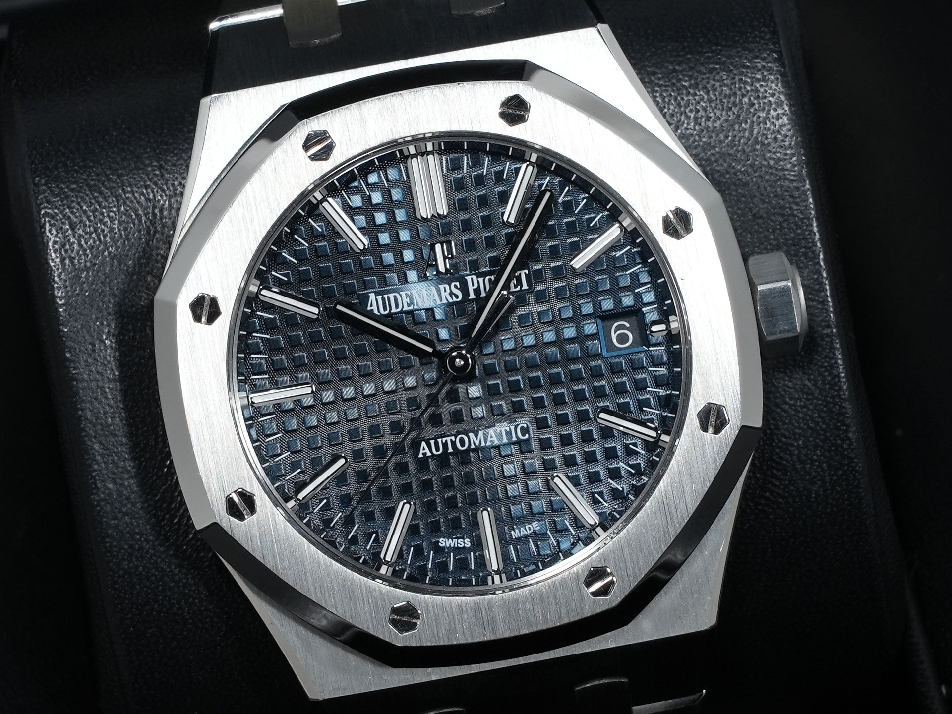 Audemars Piguet Royal Oak Ref. 15450ST.OO.1256ST.03 Stainless Steel Blue Dial Excellent Condition a7bo56ij