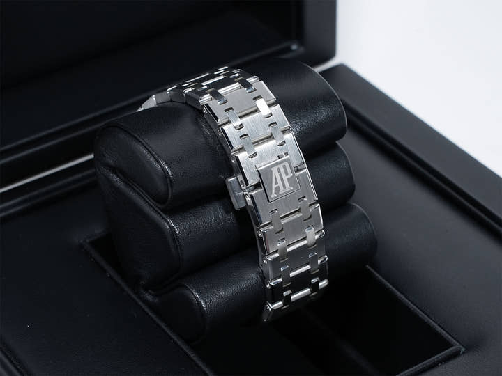 Audemars Piguet Royal Oak Ref. 15450ST.OO.1256ST.03 Stainless Steel Blue Dial Excellent Condition a7bo56ij