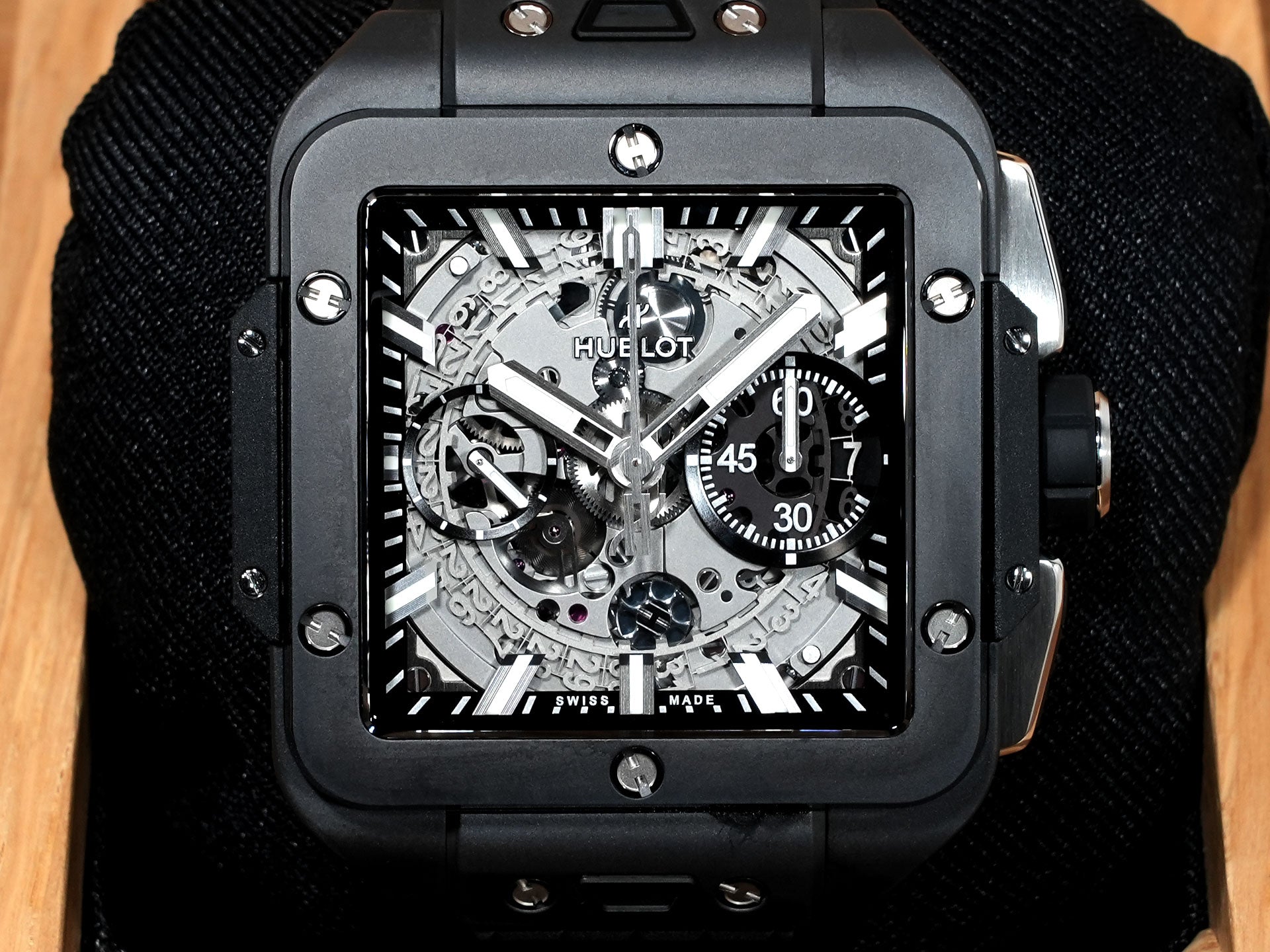 ウブロ スクエアバン ウニコ ブラックマジック Ref.821.CI.0170.RX ブラックセラミック スケルトン文字盤 美品 w9qejdu6