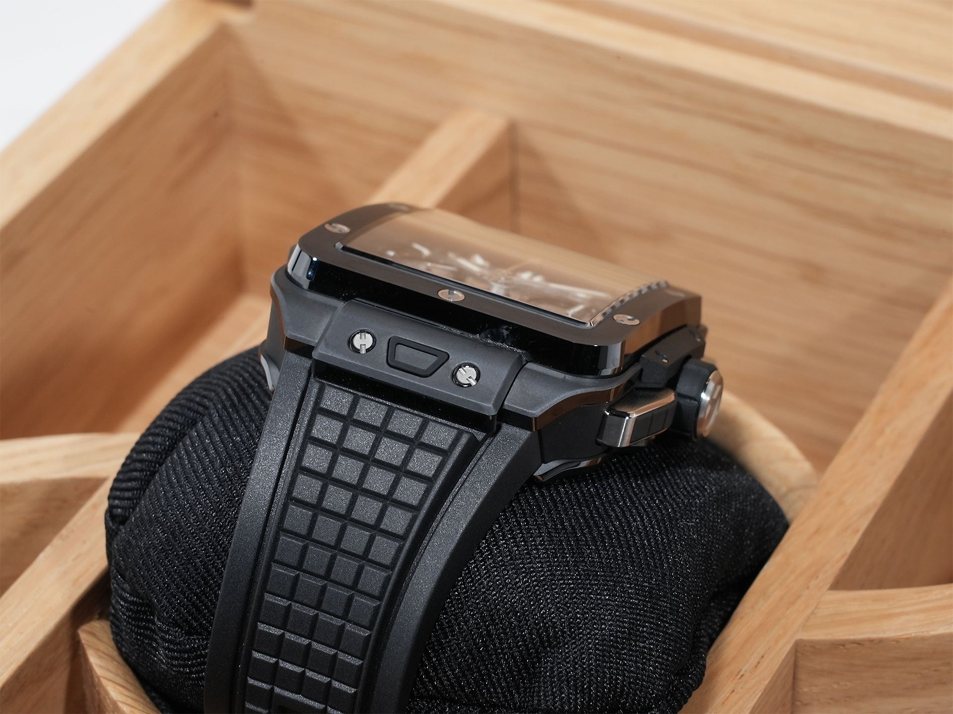 ウブロ スクエアバン ウニコ ブラックマジック Ref.821.CI.0170.RX ブラックセラミック スケルトン文字盤 美品 w9qejdu6