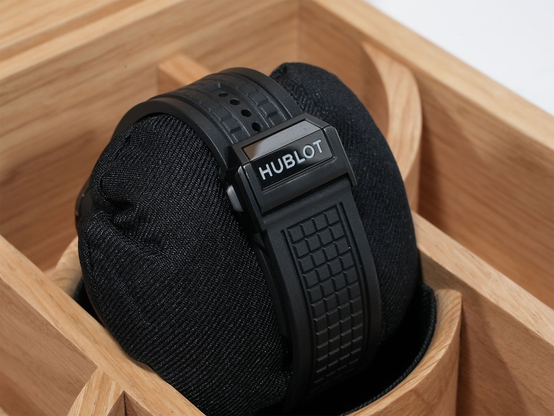 ウブロ スクエアバン ウニコ ブラックマジック Ref.821.CI.0170.RX ブラックセラミック スケルトン文字盤 美品 w9qejdu6