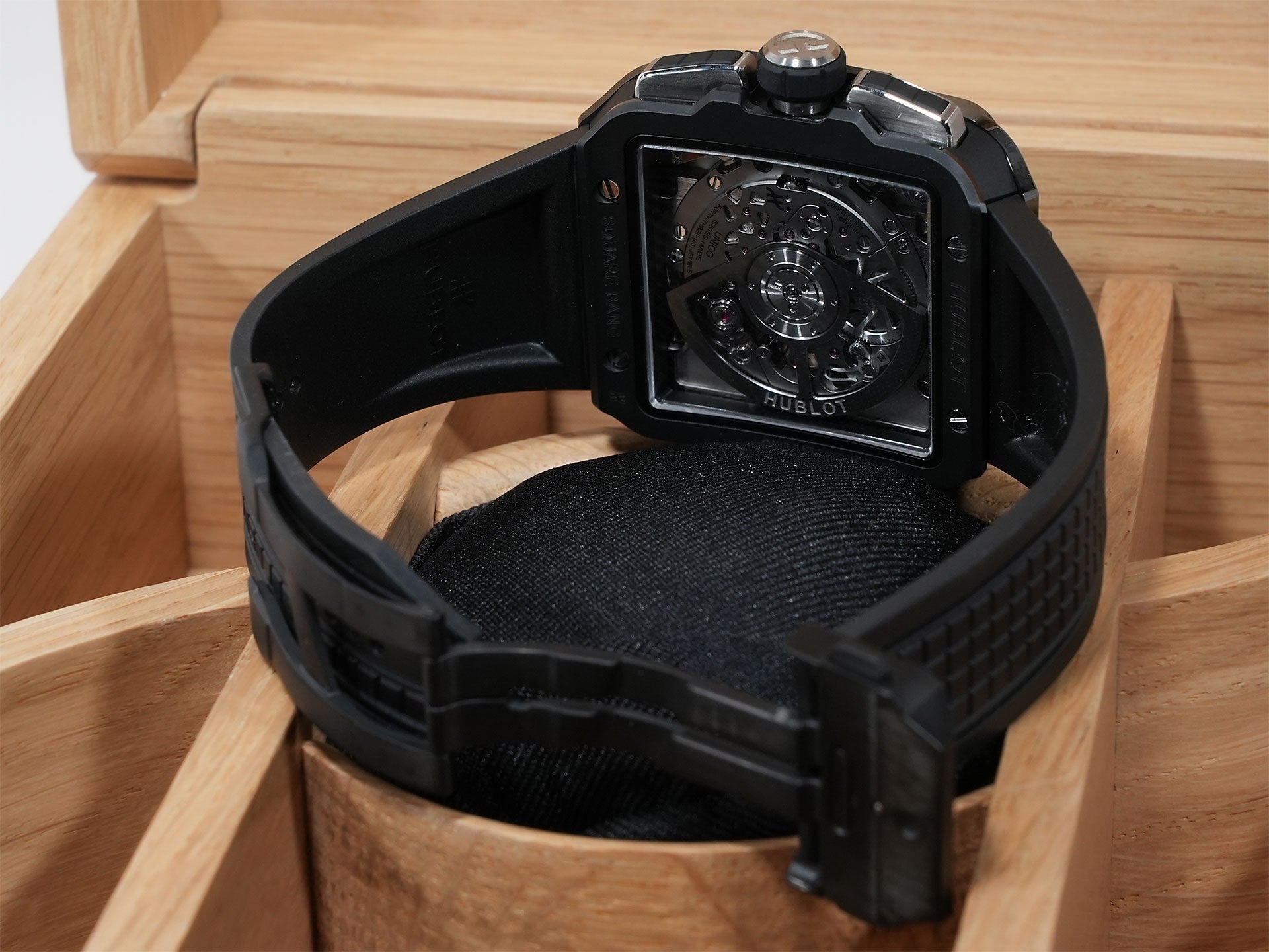 ウブロ スクエアバン ウニコ ブラックマジック Ref.821.CI.0170.RX ブラックセラミック スケルトン文字盤 美品 w9qejdu6