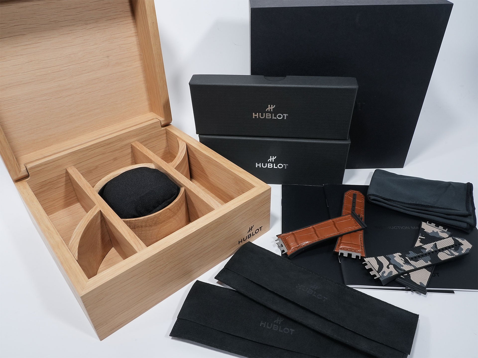 ウブロ スクエアバン ウニコ ブラックマジック Ref.821.CI.0170.RX ブラックセラミック スケルトン文字盤 美品 w9qejdu6