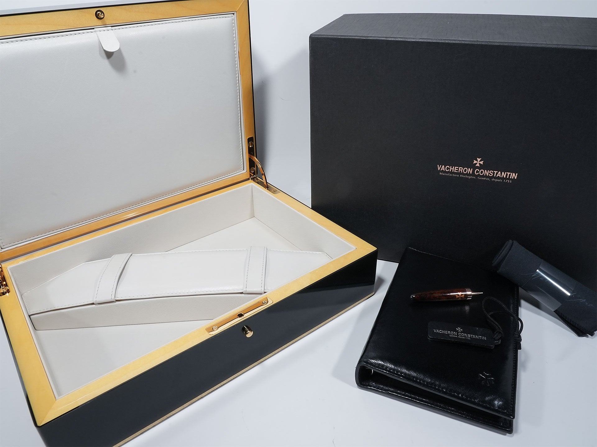 ヴァシュロンコンスタンタン パトリモニー パーペチュアルカレンダー クロノグラフ Ref.49005/000P-7622 プラチナ ホワイト文字盤 美中古 d8rm7mhh