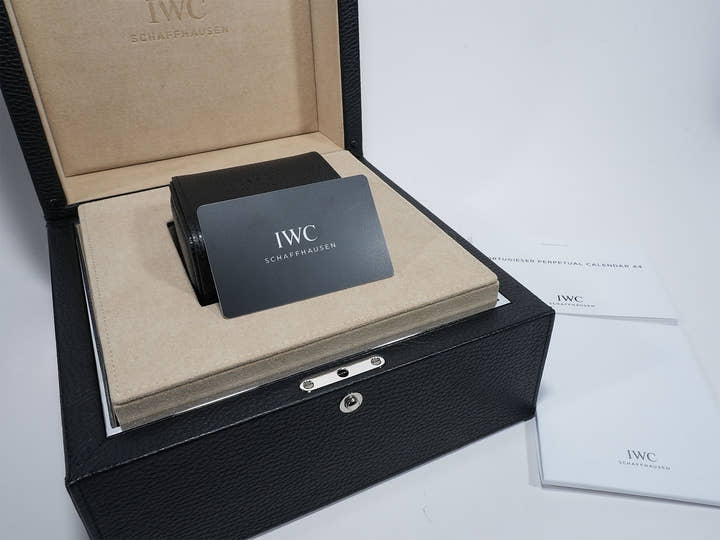 IWC ポルトギーゼ パーペチュアルカレンダー 44 Ref.IW503701 Armor Gold シルバー文字盤 中古 muyxsa8v