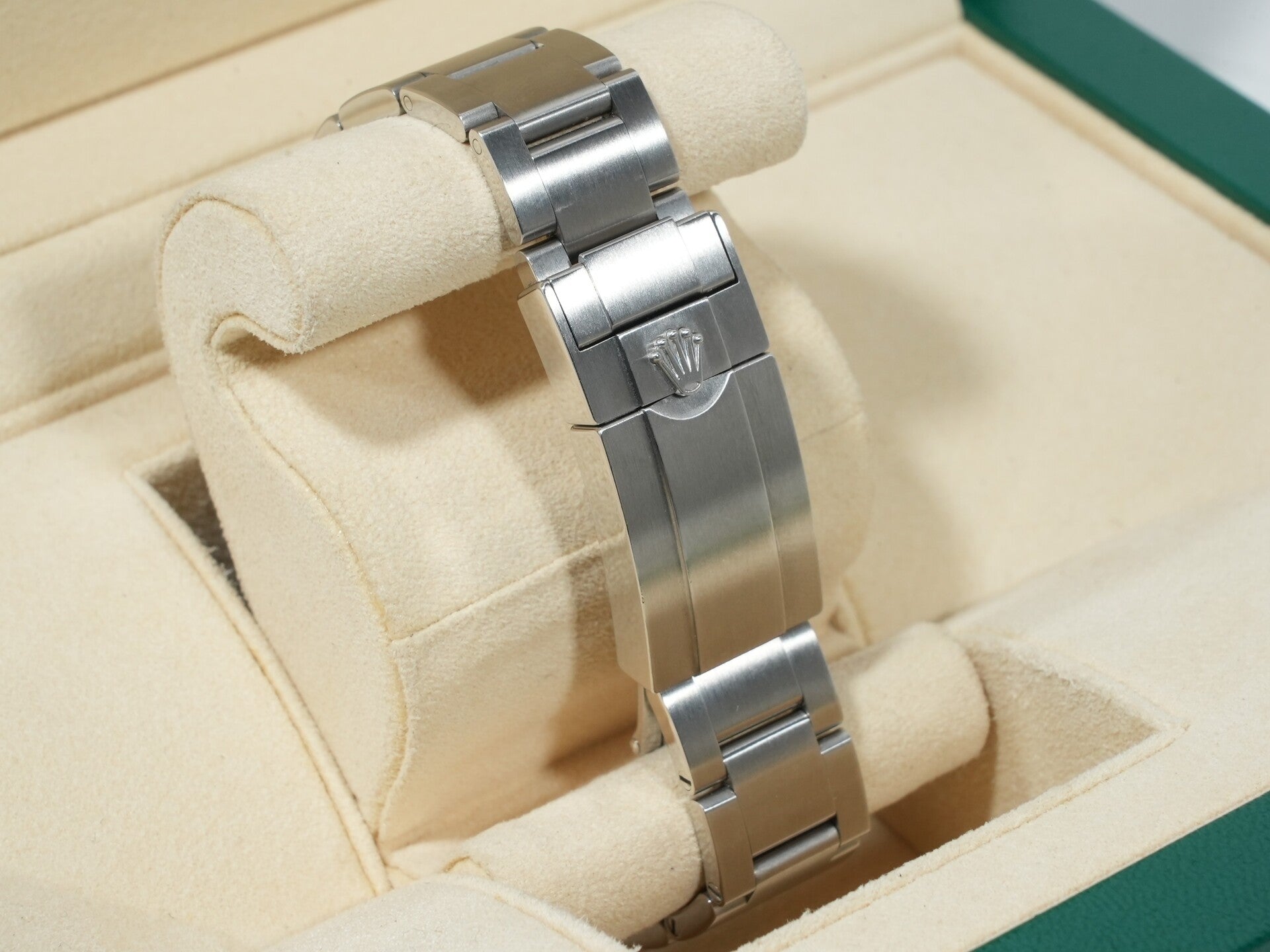 Rolex Explorer II Ref. 216570 Stainless Steel Black Dial Oyster Bracelet Excellent Condition ue63u6pd