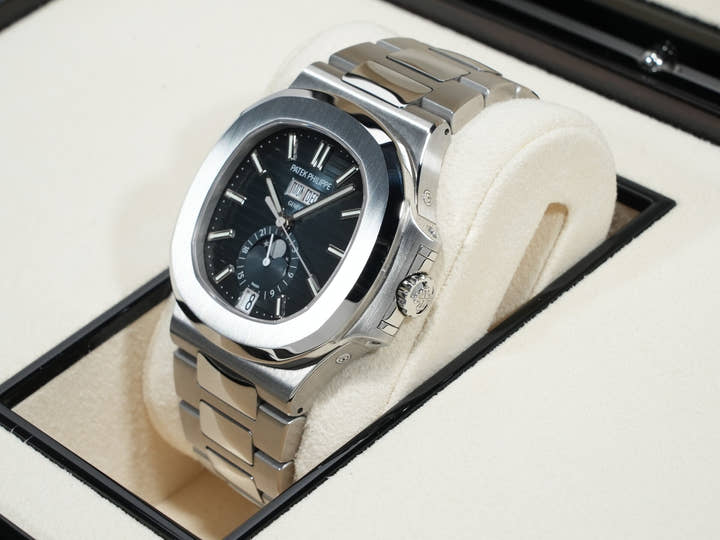 パテックフィリップ ノーチラス アニュアルカレンダー ムーンフェイズ Ref.5726/1A-014 ステンレススチール ブルー、ブラックグラデーション文字盤 極美品 86a3v4ek