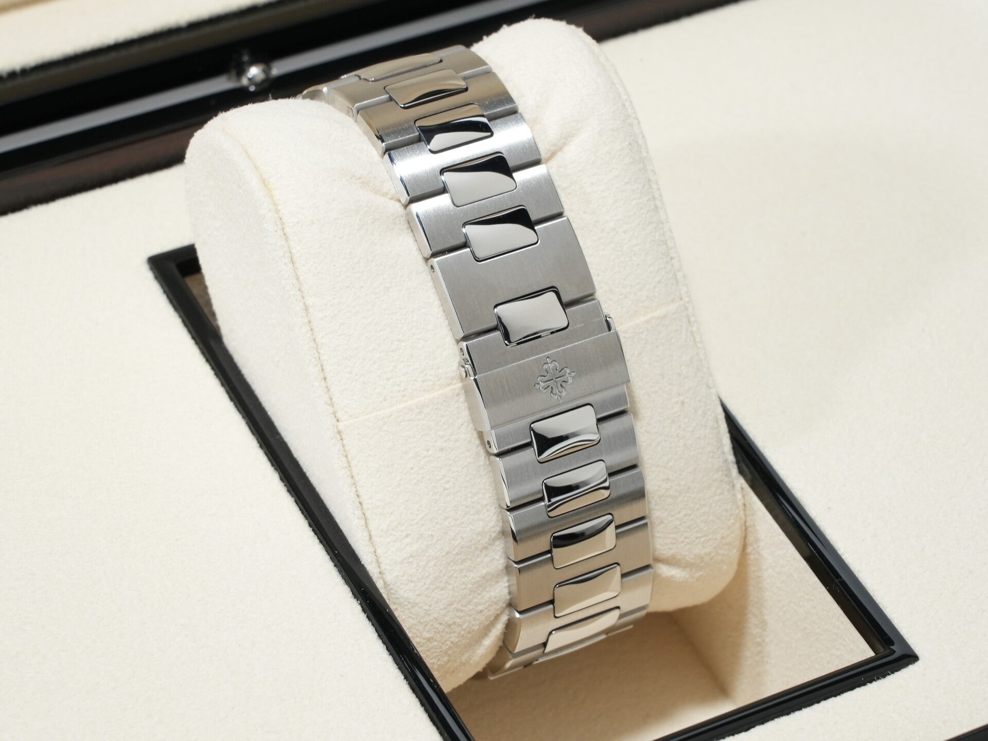 パテックフィリップ ノーチラス アニュアルカレンダー ムーンフェイズ Ref.5726/1A-014 ステンレススチール ブルー、ブラックグラデーション文字盤 極美品 86a3v4ek