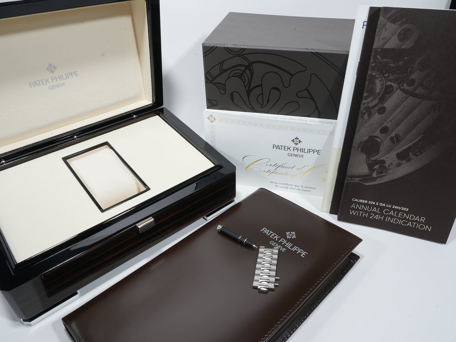 パテックフィリップ ノーチラス アニュアルカレンダー ムーンフェイズ Ref.5726/1A-014 ステンレススチール ブルー、ブラックグラデーション文字盤 極美品 86a3v4ek