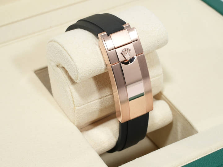 ロレックス デイトナ Ref.126515LN エバーローズゴールド サンダストxブライトブラック文字盤 未使用 mnnf7bbb