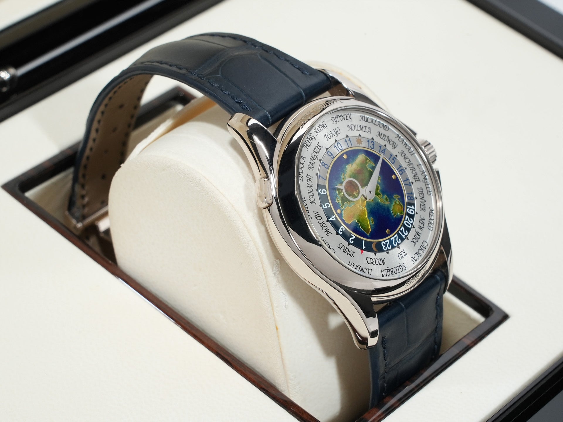 パテックフィリップ ワールドタイム クロワゾネ Ref.5131G-001 ホワイトゴールド クロワゾネ文字盤 中古 zeuhm8ct