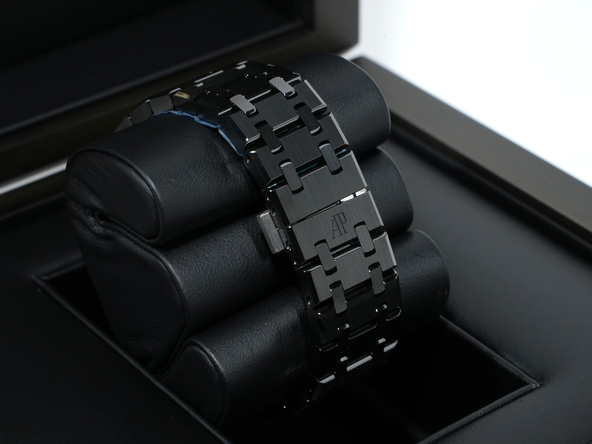 オーデマピゲ ロイヤルオーク クロノグラフ Ref.26240CE.OO.1225CE.02 ブラックセラミック ブラック文字盤 未使用 jyt2kr4u