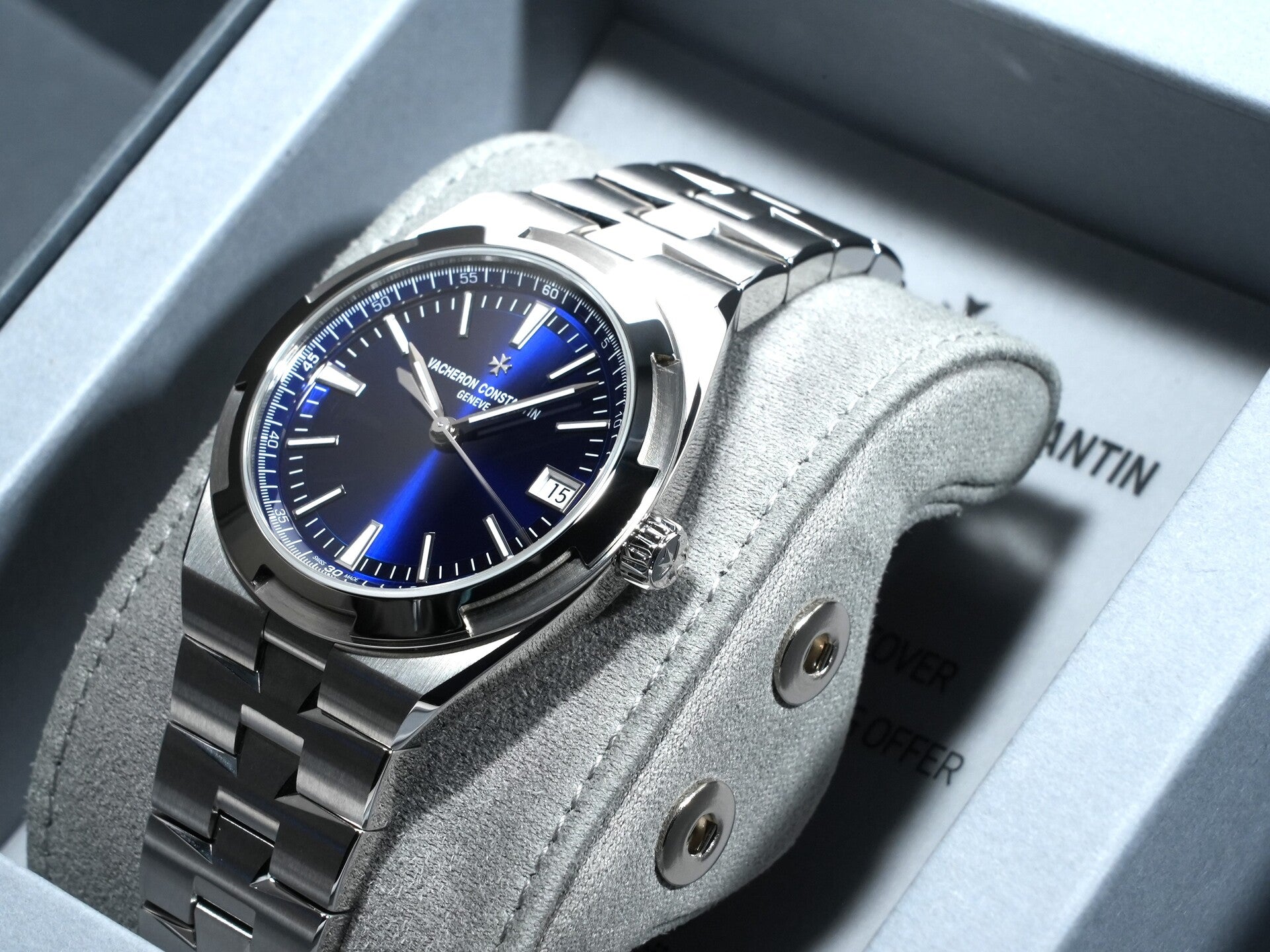 ヴァシュロンコンスタンタン オーヴァーシーズ オートマティック Ref.4520V/210A-B128 ステンレススチール ブルー文字盤 未使用 54mjubp7