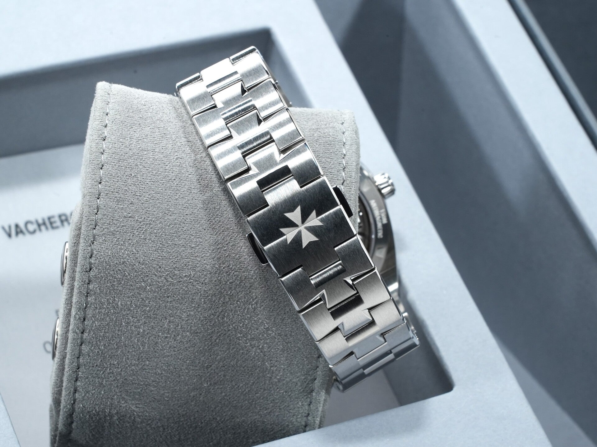 ヴァシュロンコンスタンタン オーヴァーシーズ オートマティック Ref.4520V/210A-B128 ステンレススチール ブルー文字盤 未使用 54mjubp7