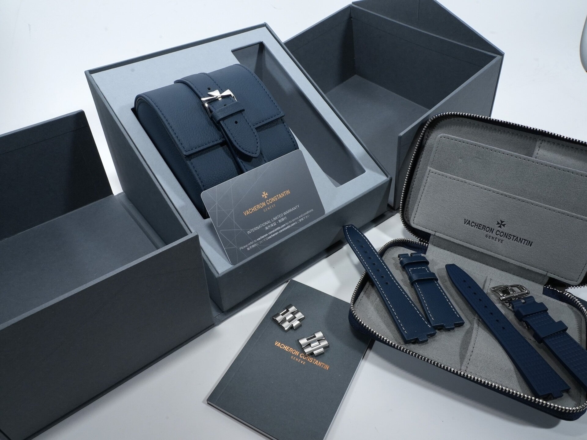 ヴァシュロンコンスタンタン オーヴァーシーズ オートマティック Ref.4520V/210A-B128 ステンレススチール ブルー文字盤 未使用 54mjubp7