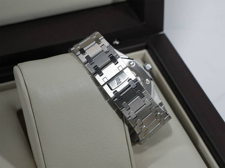 オーデマピゲ ロイヤルオーク ジャンボ エクストラ シン Ref.15202ST.O.0944ST ステンレススチール ホワイト文字盤 美中古 qm2rik7d