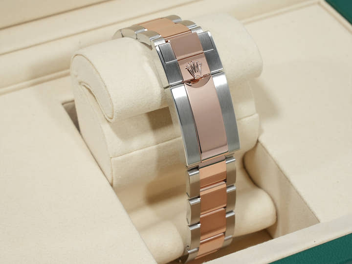 Rolex GMT-Master II Ref. 126711CHNR Stainless Steel/Everose Gold Black Dial Oyster Bracelet Unused 6miwh87m